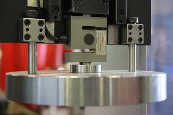 Machine de contrôle conçue en interne